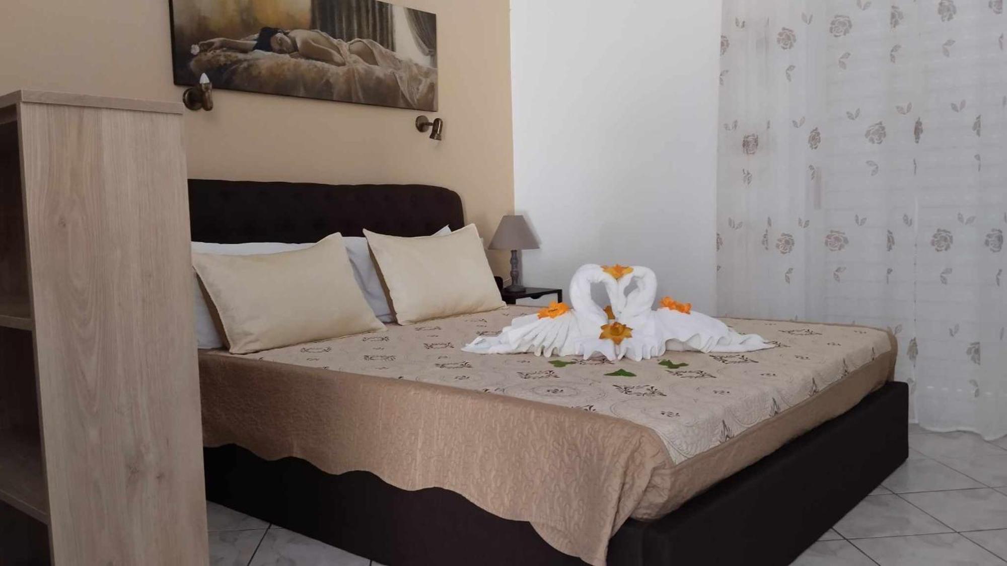 Golden Sun Apartments Rodakino Extérieur photo